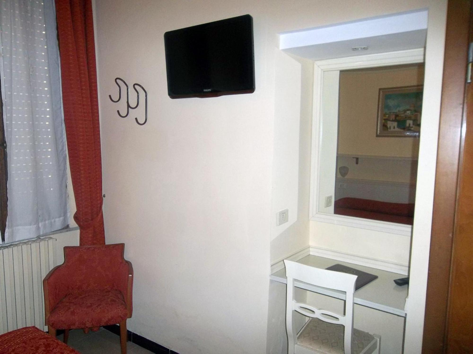 Hotel Lo Squalo Гроттамаре Номер фото