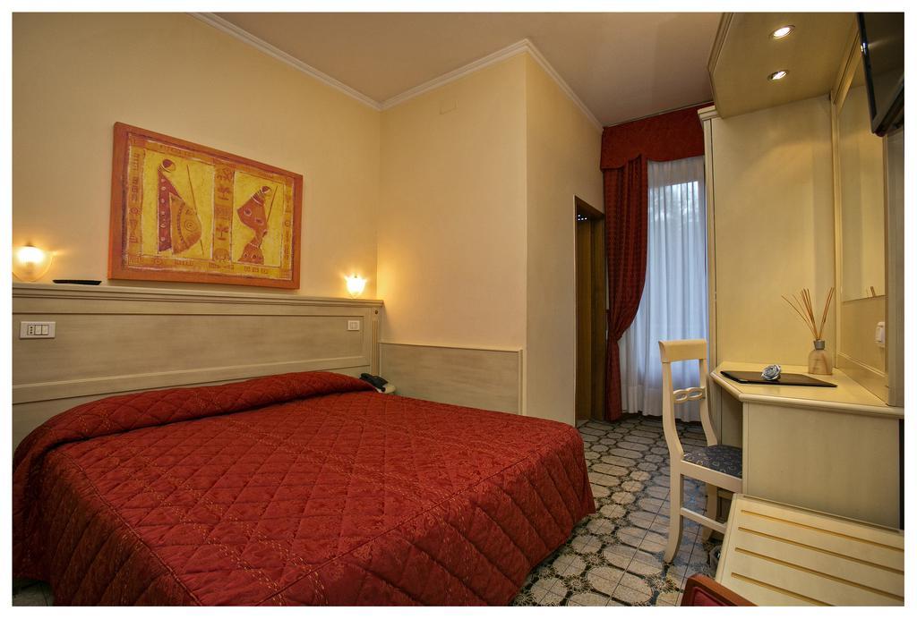 Hotel Lo Squalo Гроттамаре Номер фото